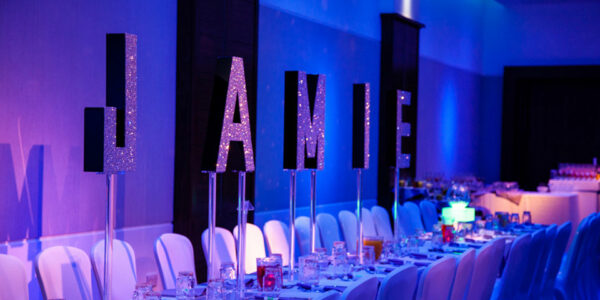 Persoanlised-table-centrepieces-spelling-out-name