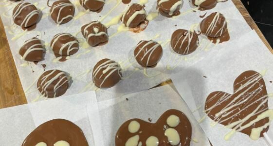 Virtual-Chocolate-Workshop-Lollipops-Trifles