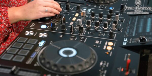 Virtual-Green-Screen-Party-DJ-Set-Four-Seasons