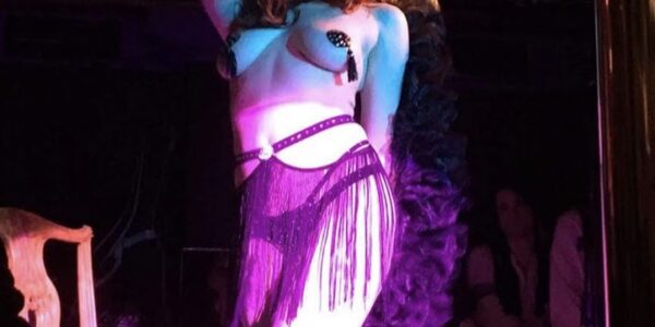 Belle-Burlesque-Performer
