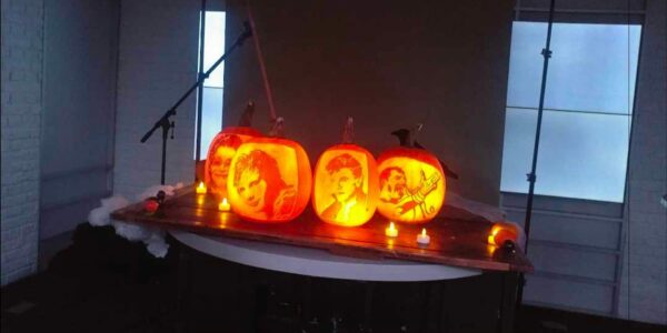 Pumpkin-Carver-Celebrities