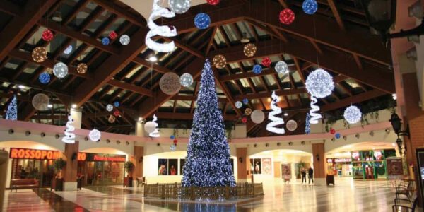 Large scale central Christmas focal pieces for shopping centres and retail venues.