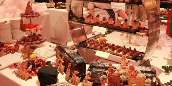 Food-Table-Christmas-Centrepieces