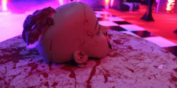 Gruesome-Halloween-Themed-Table-Centrepiece