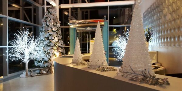 Winter-Wonderland-Christmas-Themed-Table-Centrepieces
