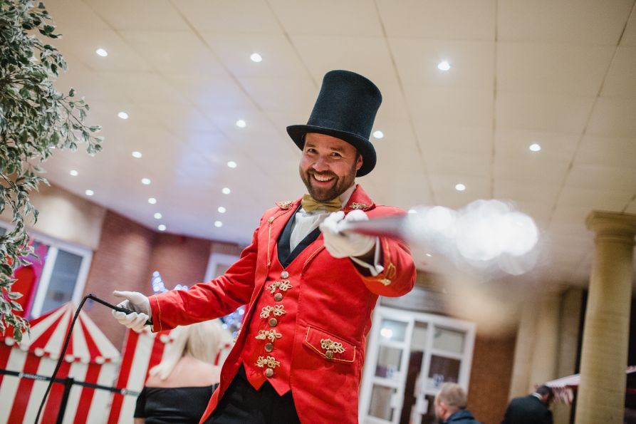 Circus-Themed-Stilt-Walker-Performer