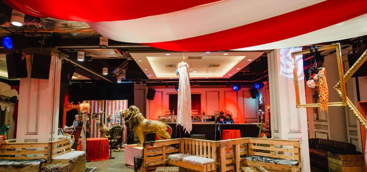 Themed-Party-Indoor-Pallet-Furniture