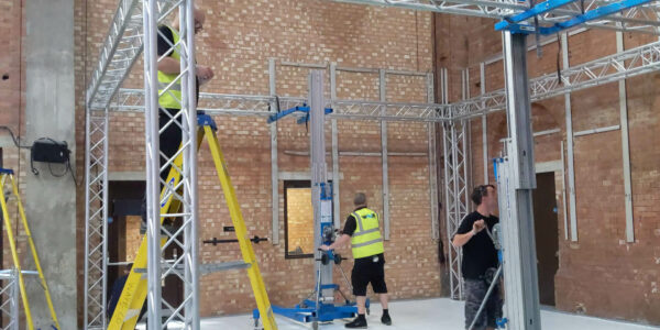 Sidemen-Venue-Dressing