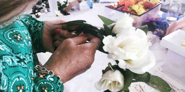 Guest-Making-Her-Own-Spring-Wreath-In-Virtual-Spring-Wreath-Workshop