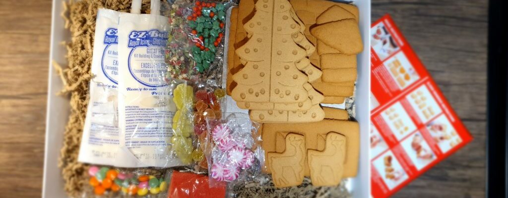 Gingerbread-House-Christmas-Party-Idea