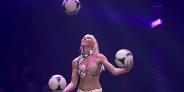 Juggling-Performer-Juggles-Footballs