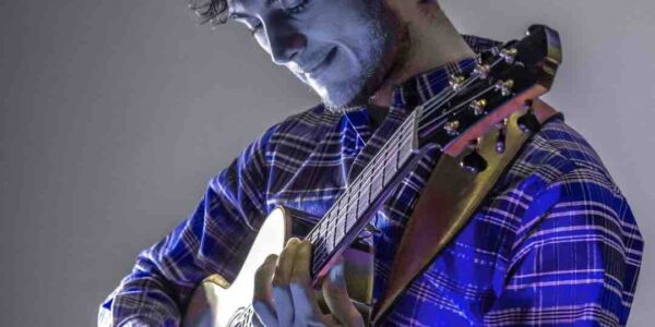guitarist-playing-music