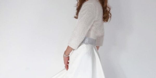 Kate-Middleton-Lookalike-Wedding-Gown