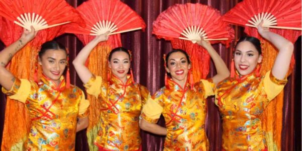 Chinese-Fan-Dancers-Displaying-Fans
