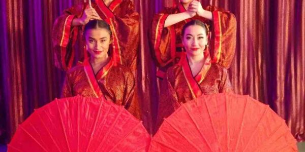 Hire-Traditional-Chinese-Umbrella-Dancers