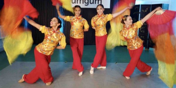 Oriental-Dance-Show-Chinese-Fan-Dancers