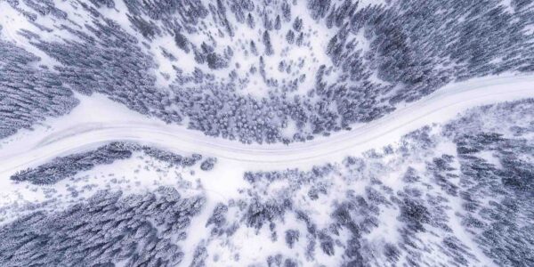 Snowy-Road-In-Virtual-Polar-Rescue-Escape-Room