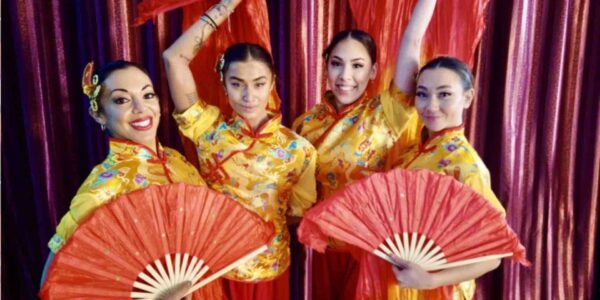 Traditional-Chinese-Fan-Dance-Show