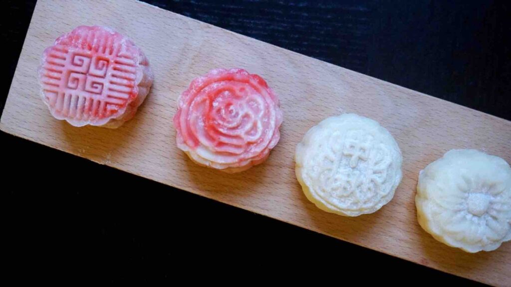 Red and white snowskin mooncakes
