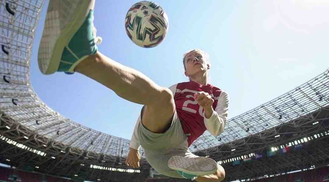 Book-Female-Football-Freestyler-To-Peform-Tricks
