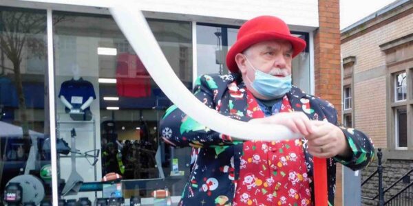 Hire-Balloon-Entertainer-For-Public-Events