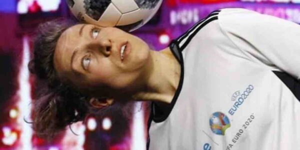 Hire-Football-Freestyler-To-Peform-Stunts