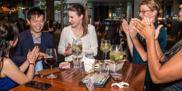 Corporate-Magician-Performs-At-Party