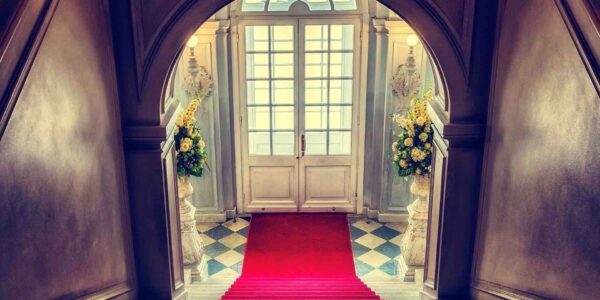 Corporate-Murder-Mystery-Party-Grand-Staircase