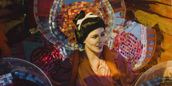 Futuristic-Tokyo-Living-Art-Entertainers