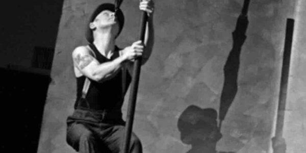 Pole-Acrobat-Balancing-Umbrella