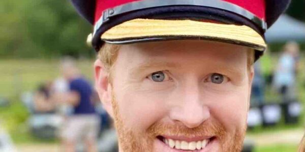 Prince-Harry-Lookalike-In-Royal-Guard-Uniform