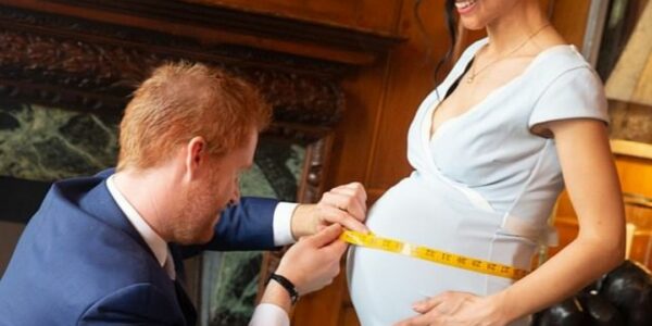 Prince-Harry-Lookalike-Measuring-Meghan-Markle-Lookalike-Pregnant-Belly