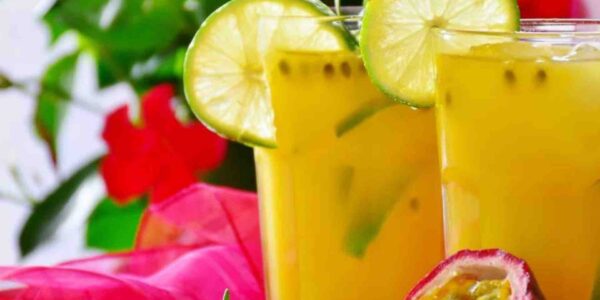Summer-Cocktails-With-Fresh-Fruits