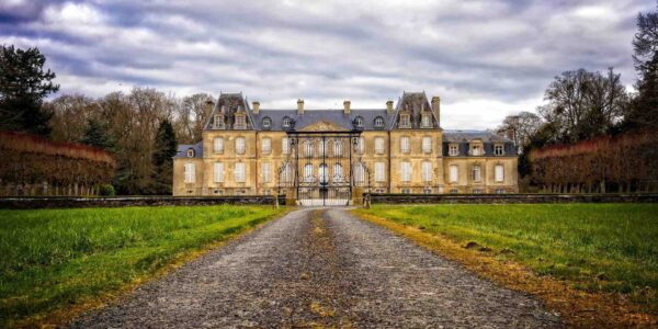 Virtual-Manor-Murder-Mystery-Old-House