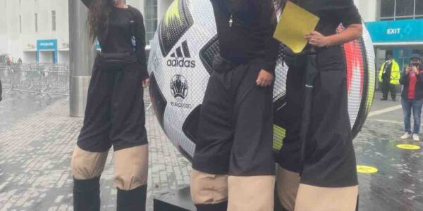 Football-Referee-Stilt-Walkers-For-Hire