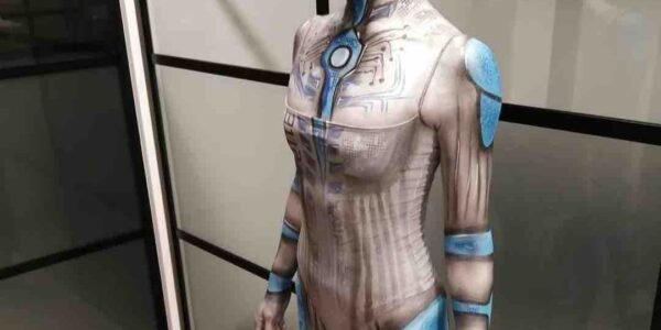 Futuristic-Robot-Body-Paint-Artist-Example