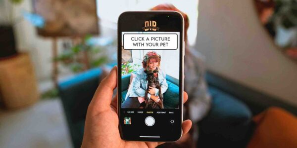 Guest-Playing-Picture-Round-In-Virtual-Scavenger-Hunt