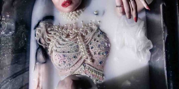 Pearl-Milk-Bath-Burlesque-Show
