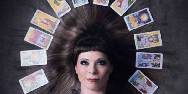 Tarot-Card-Reading-Gothic-Magician