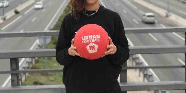 Urban-Movement-Female-Football-Freestyler