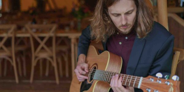 Acoustic-Guitarist-For-Hire
