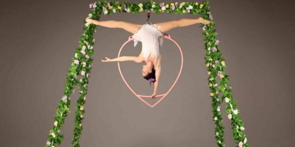 Acrobat-Hire-For-Garden-Party
