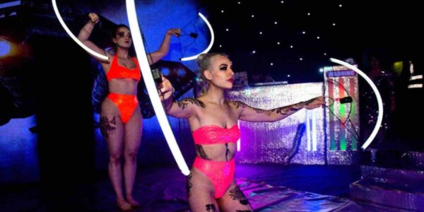 Body-Paint-Performers-With-LED-Fans
