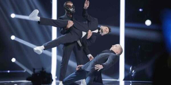 Dancer-Hire-Performing-Live