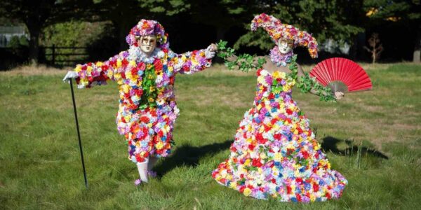 Floral-Walkabout-Performers-At-Outdoor-Event