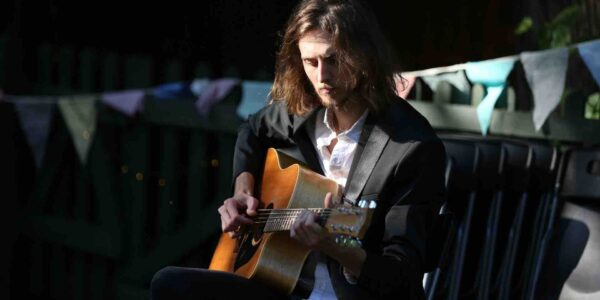 Solo-Guitarist-For-Hire