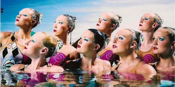 Water-Performers-Looking-Glamorous