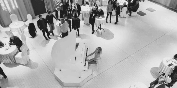 Piano-Dancer-Performs-At-Gala-Dinner