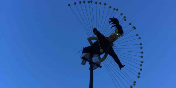 Aerial-Performers-In-Winter-Themed-Outfits