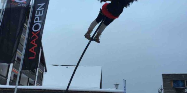 Aerial-Sway-Pole-Performer-Swings-Around